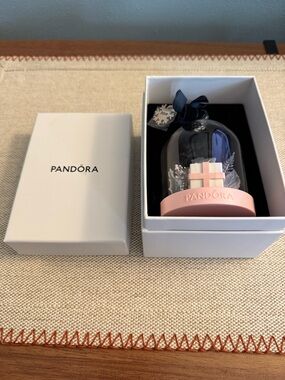 Pandora Limited Edition Winter Wonderland 2019 Glass Ornament Gift Wrap Retired